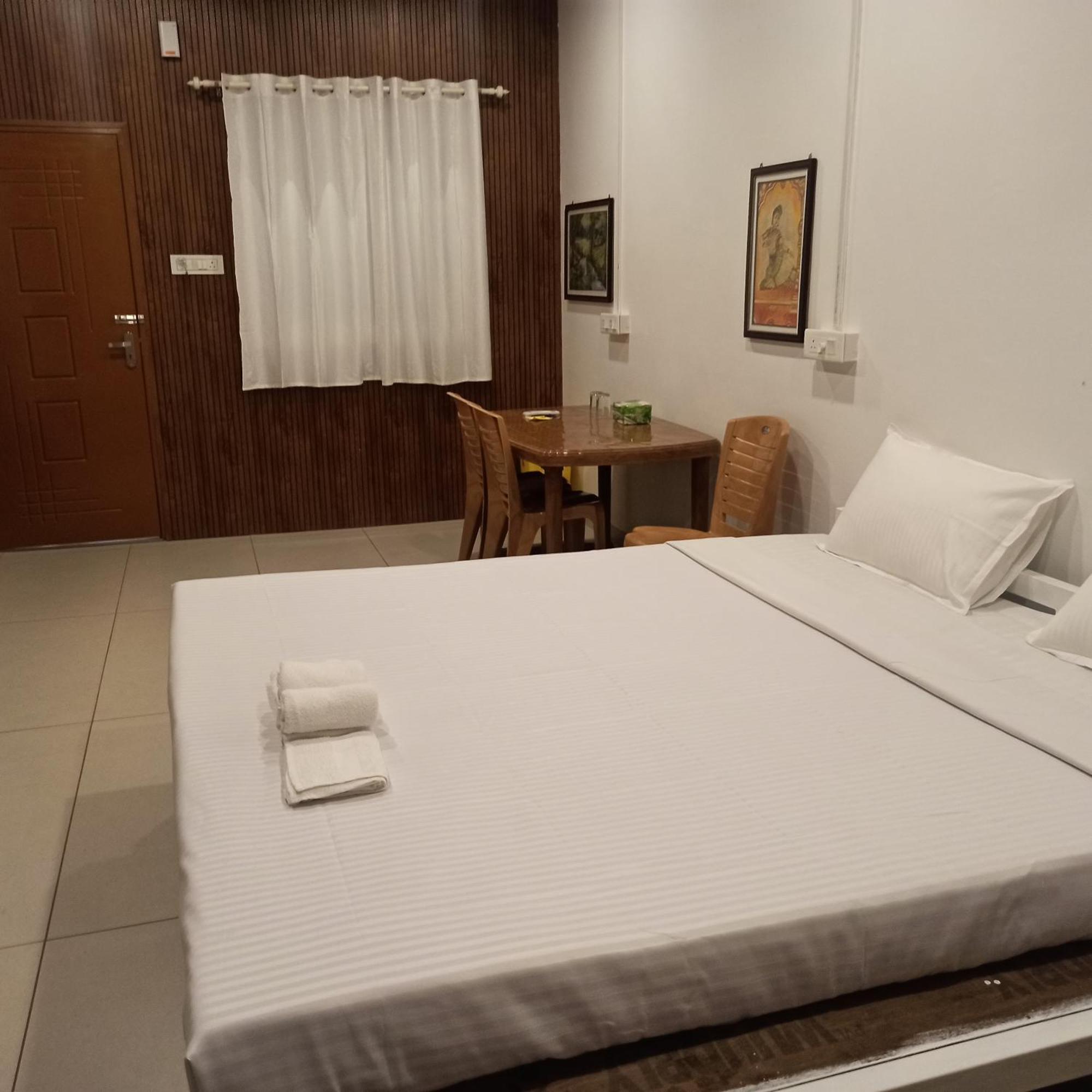 Bethesda Inn Kochi Exteriör bild