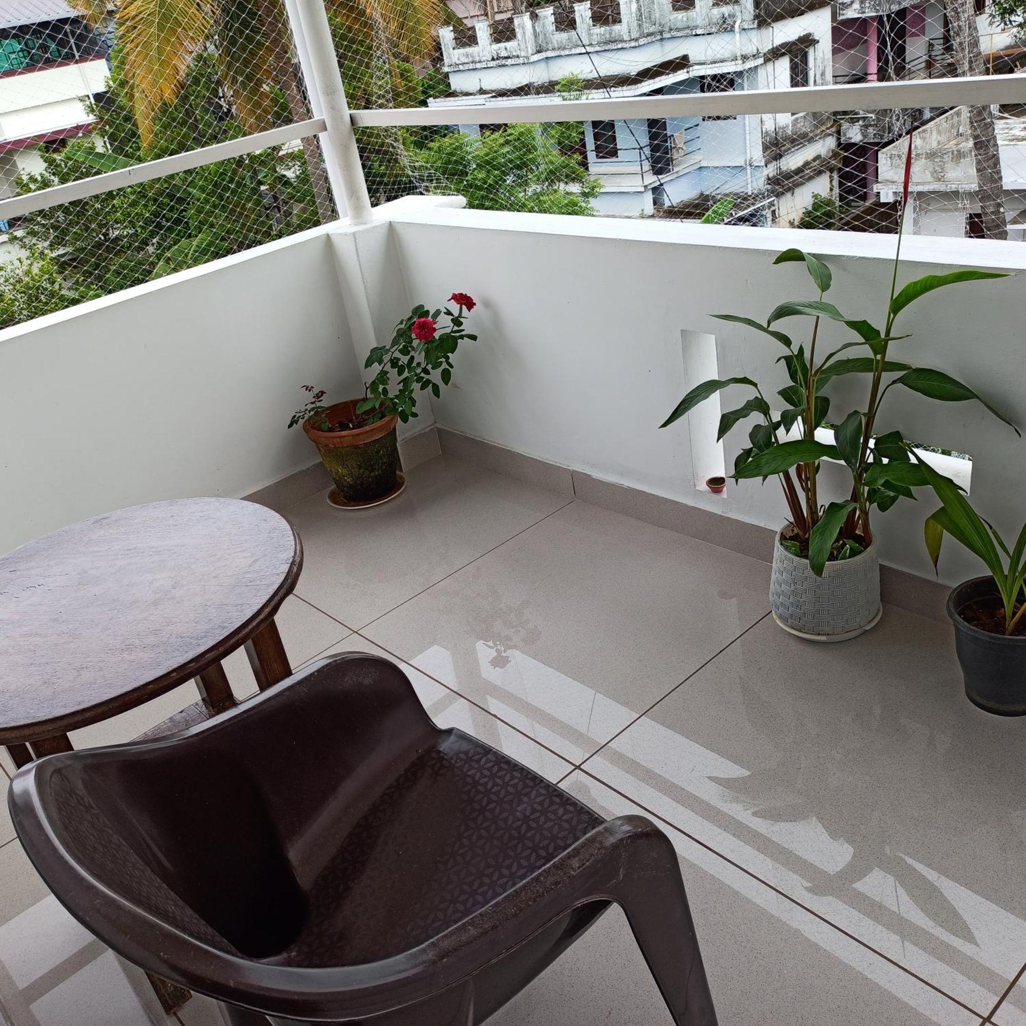 Bethesda Inn Kochi Exteriör bild